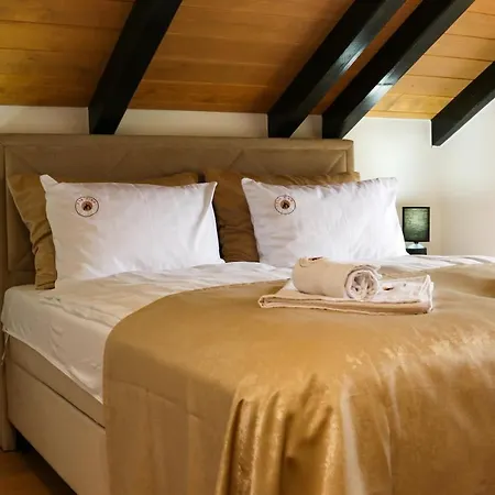 Vikendica The View Pale