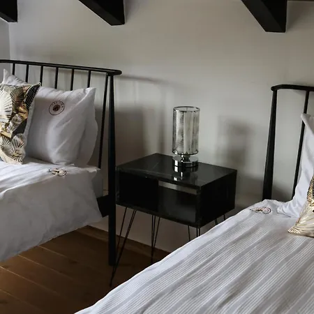 فيلة Vikendica The View Pale ياهورينا