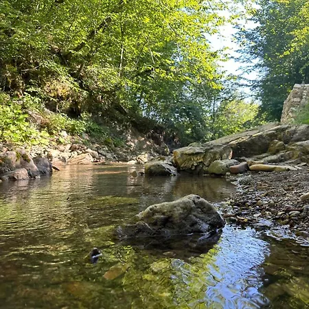 فيلة Vikendica The View Pale ياهورينا